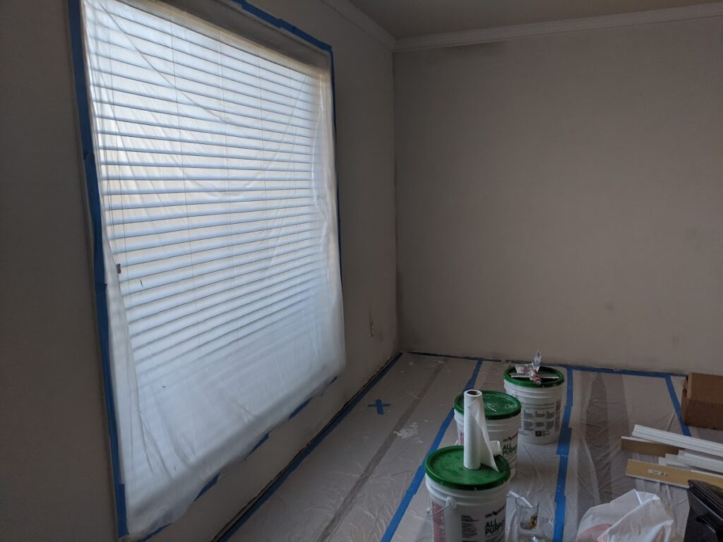 Smooth the Walls in the living room applying joint compound